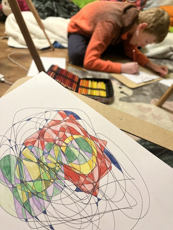 Asmeninio simbolio piešimas studijoje